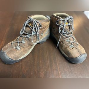 Keen men’s Targhee II Mid Waterproof hiking boots size 10EE